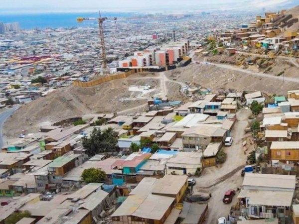 Más de 9 mil hogares en campamentos ocupan 424 hectáreas en terrenos tomados en Antofagasta