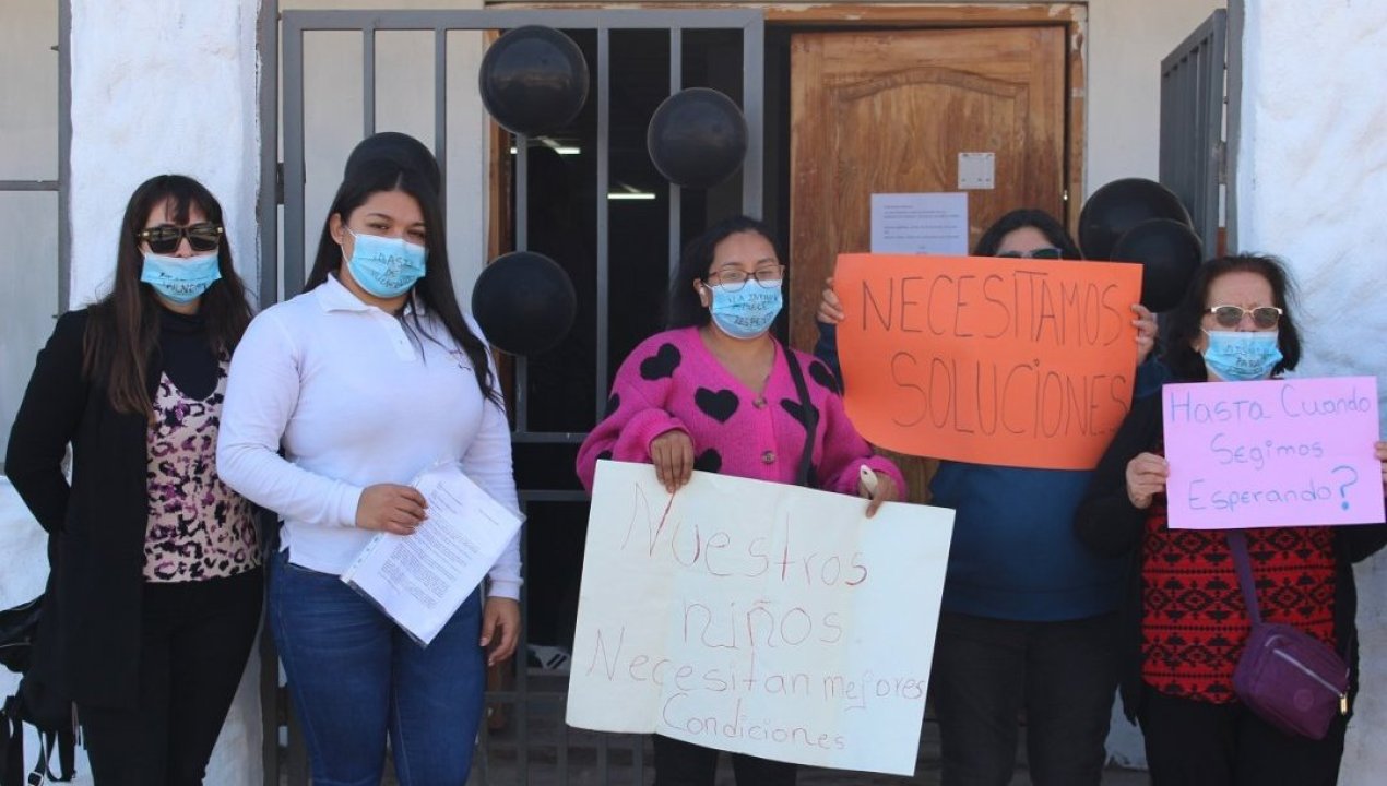 /local/apoderados-de-jardin-los-duendecitos-de-taltal-protestan-por-mejores