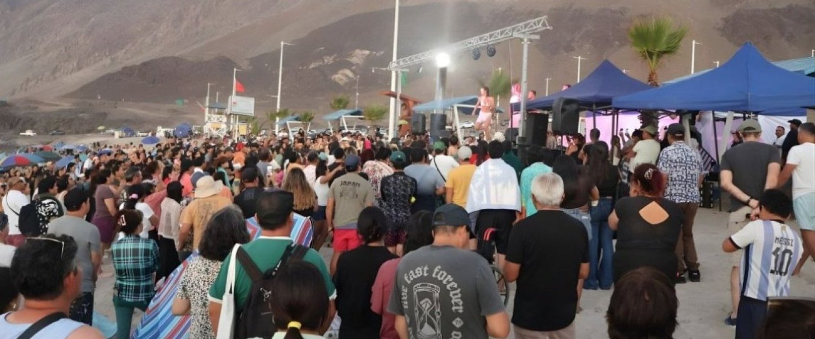 Baile, música y Axé encendieron Playa Tierra del Moro en pleno verano taltalino