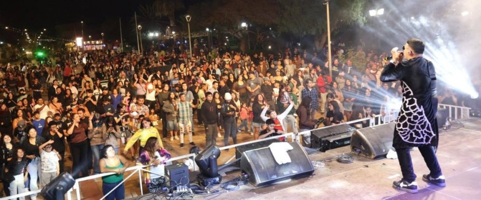 Gran Noche Juvenil hizo vibrar la Plaza Prat de Taltal en el marco de las actividades de verano 2026