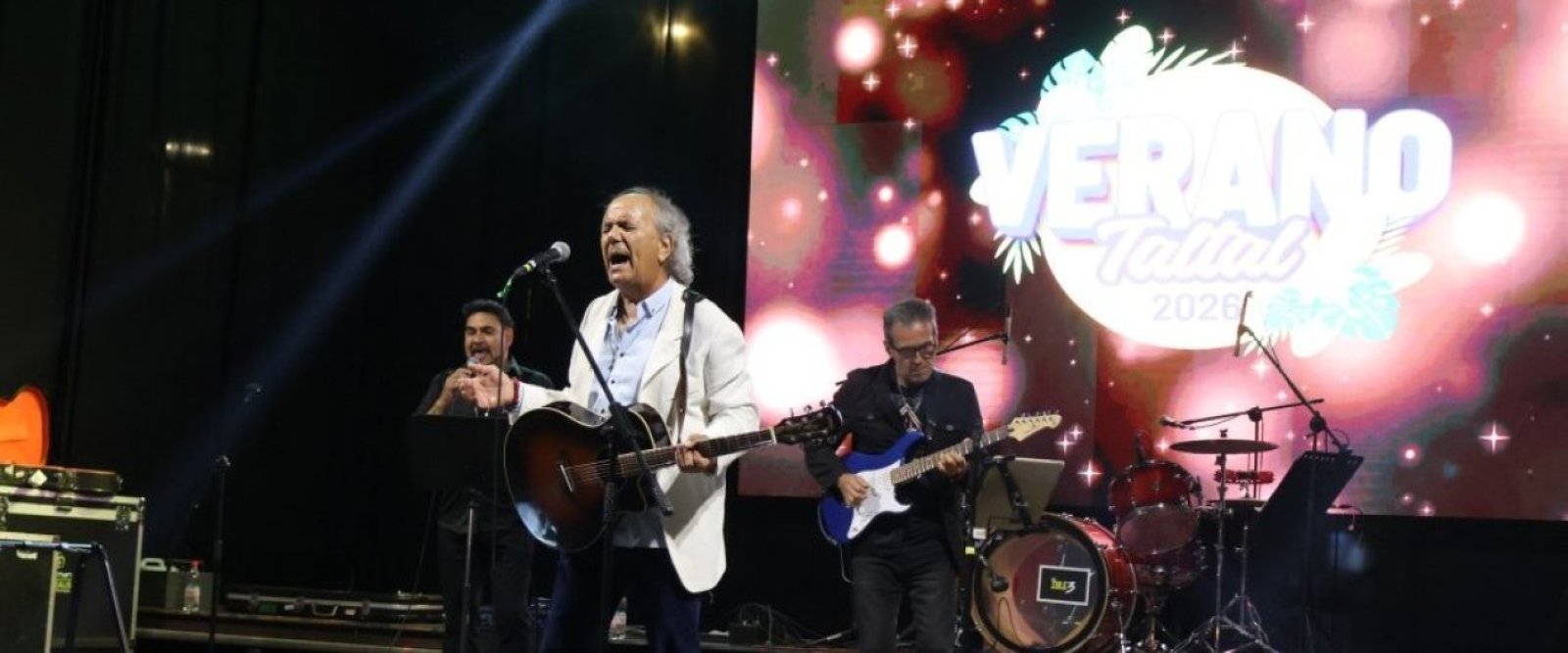 Taltal celebró el Día del Amor con romántica velada musical junto a Cristóbal y Los Zule 3