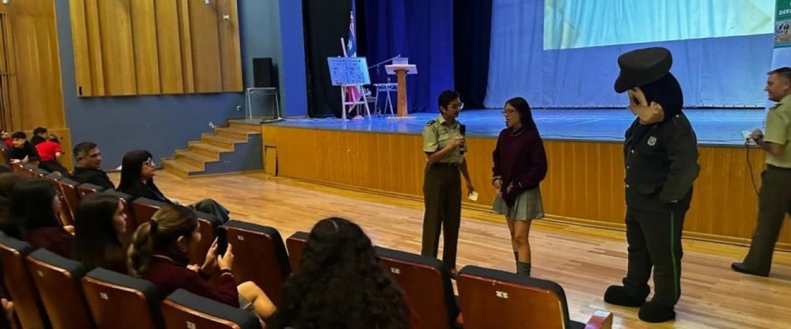 Carabineros de Taltal realiza charla preventiva sobre violencia escolar y Ley de Responsabilidad Adolescente