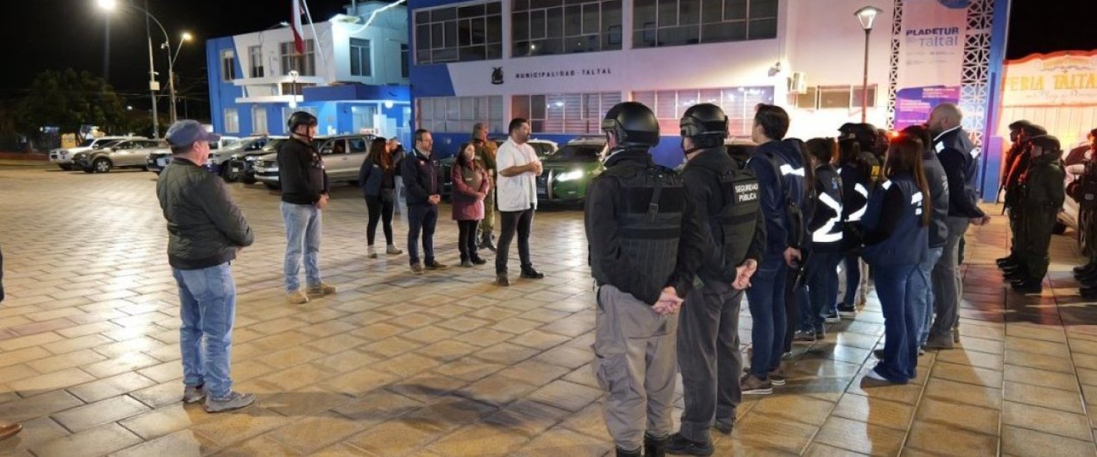 Operativo nocturno en Taltal deja un detenido, multas, cierre de locales y decomiso de 100 kilos de alimentos