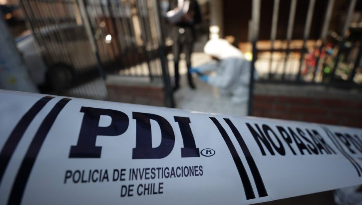 /local/detienen-en-puerto-montt-a-adolescente-de-16-anos-acusada-de-parricidio-en