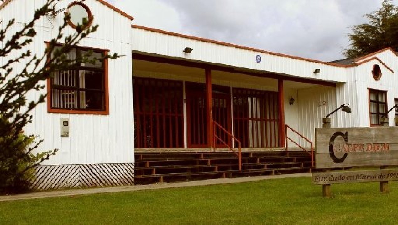 /grave-crisis-en-colegios-de-los-lagos-queman-a-estudiante-en-castro-y