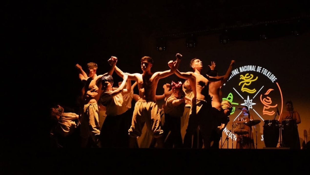 /ballet-folklorico-municipal-brillo-en-festival-nacional-en-puerto-montt