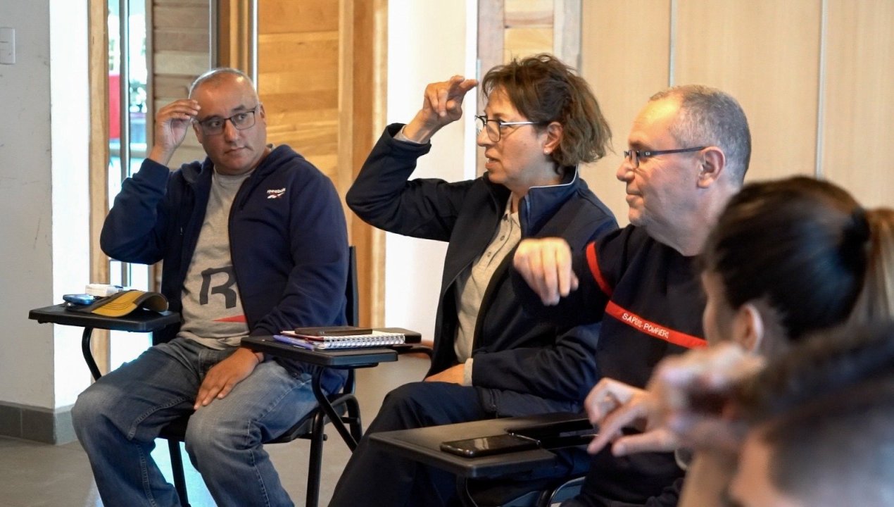 /municipio-capacita-a-bomberos-en-lengua-de-senas-para-mejorar-atencion-en