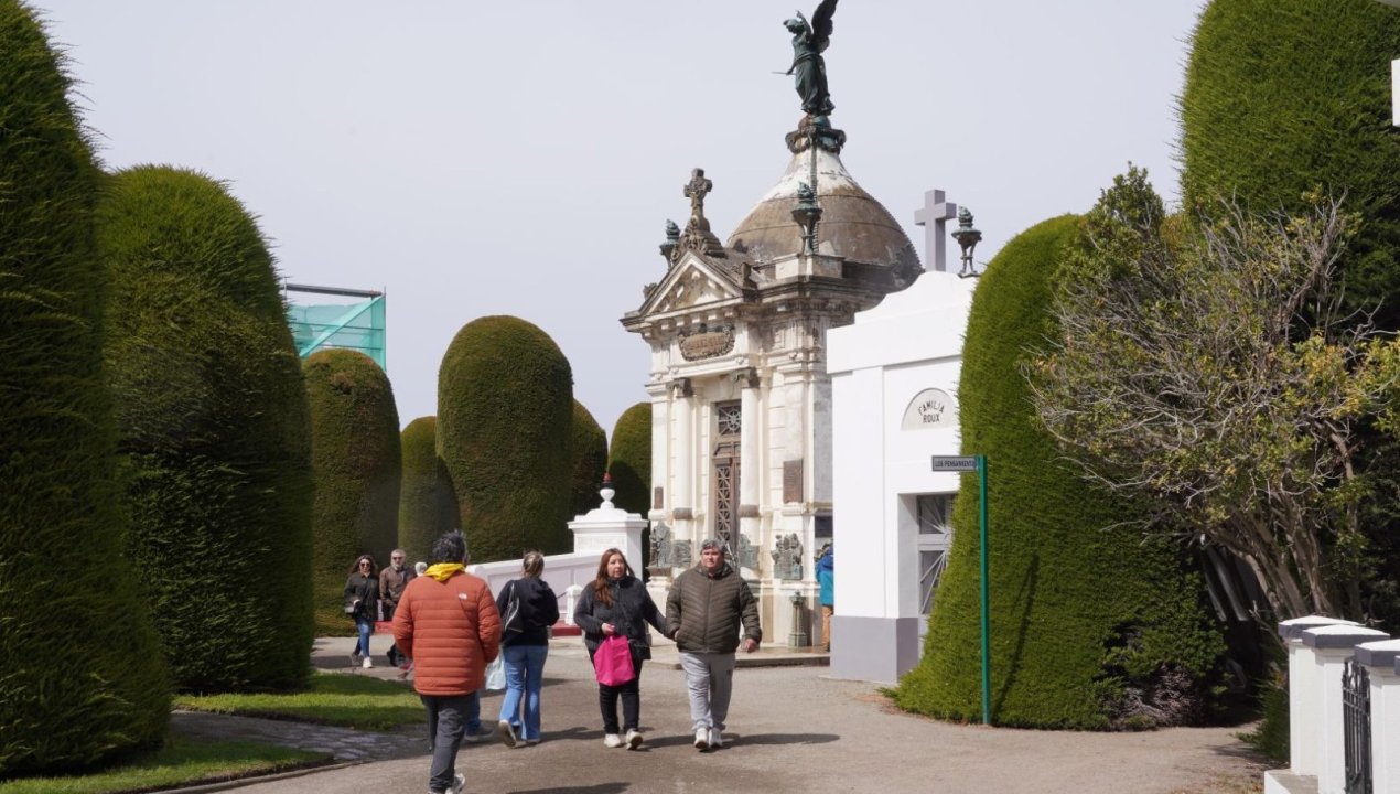 /mas-de-30-mil-personas-han-visitado-el-cementerio-municipal-durante-este