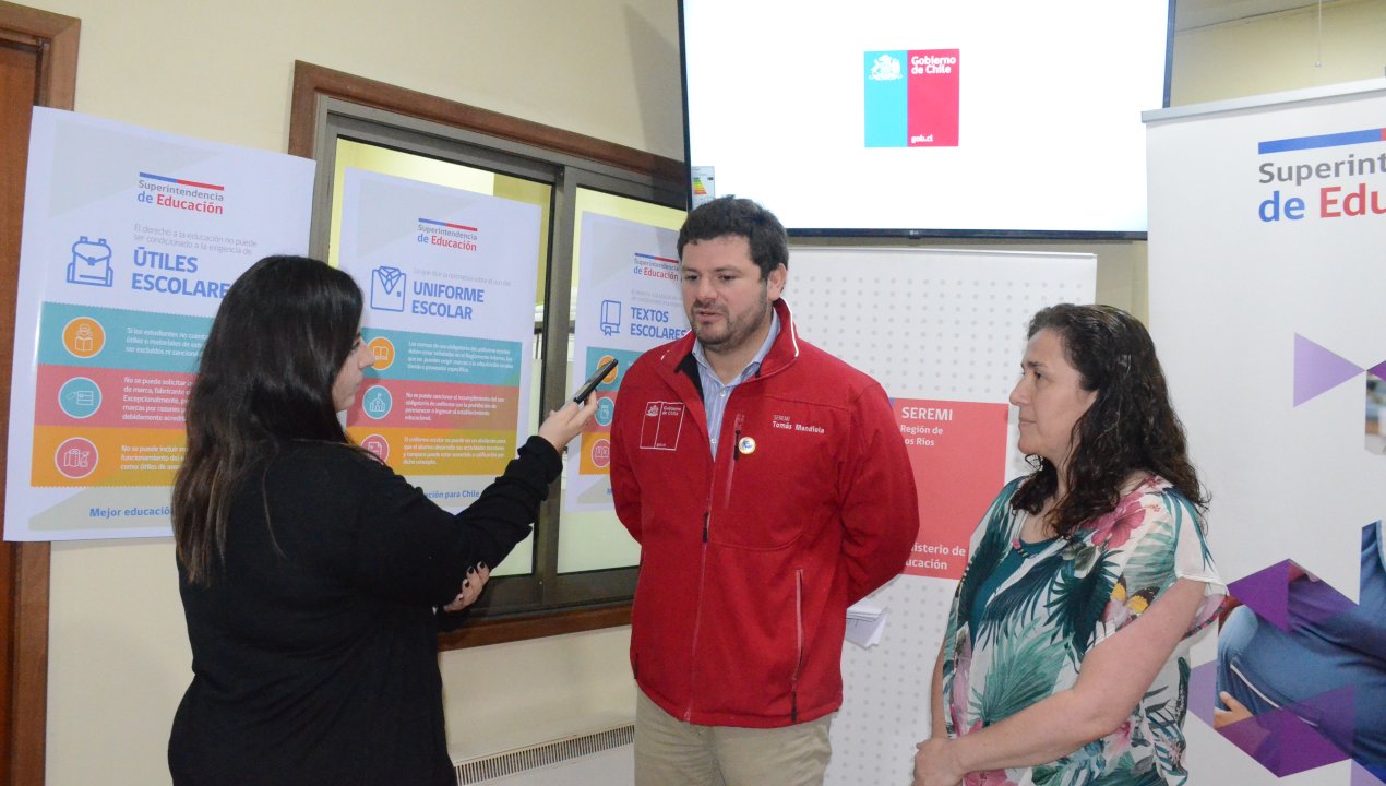 /seremi-y-superintendencia-de-educacion-entregaron-recomendaciones-sobre-compra-de-utiles-uniformes-y-textos-escolares