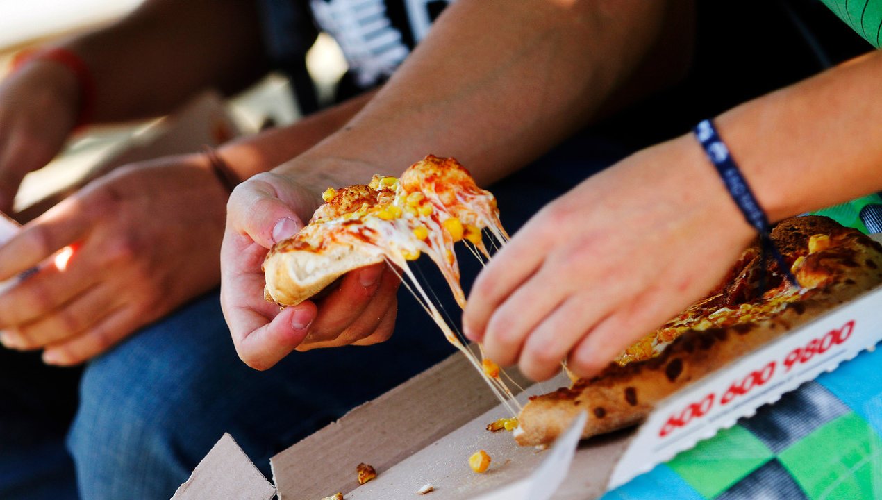 /dia-mundial-de-la-pizza-personas-en-chile-piden-de-dos-a-cinco-veces-al-mes