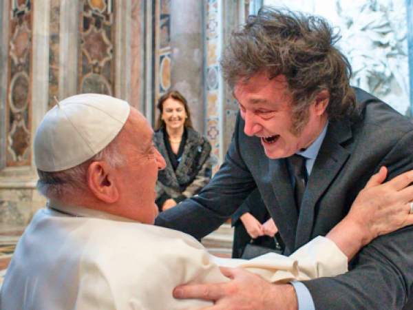 Le regaló alfajores: Presidente Milei y Papa Francisco se reunieron en el Vaticano