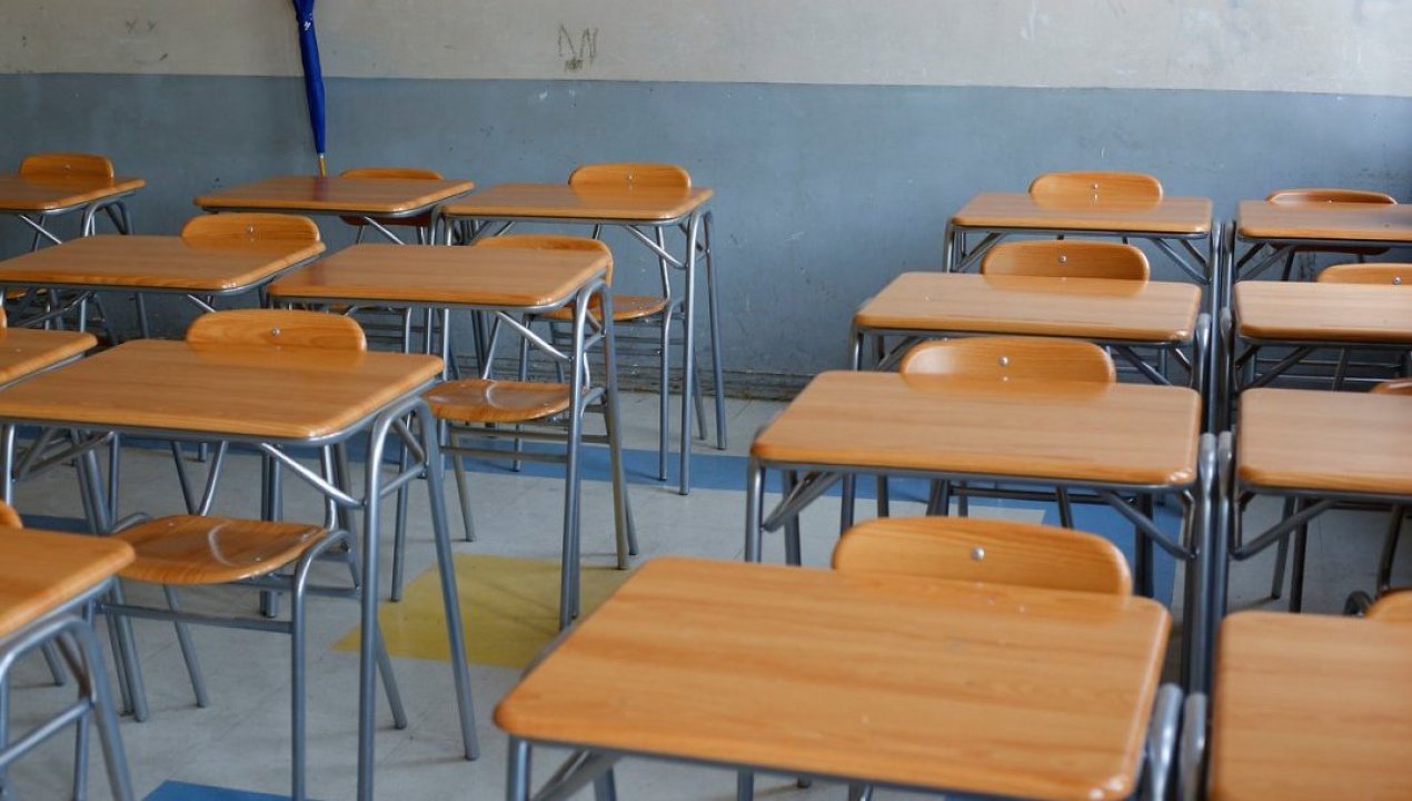 /regionales/puerto-montt-200-profesores-serian-desvinculados-en-2026-por-baja-de