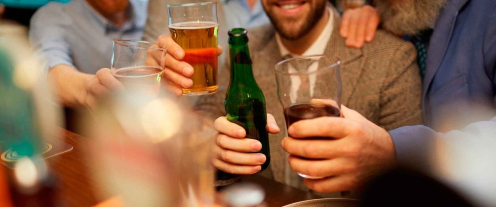 Expertos llaman al autocuidado ante el consumo de alcohol en fiestas de fin de año