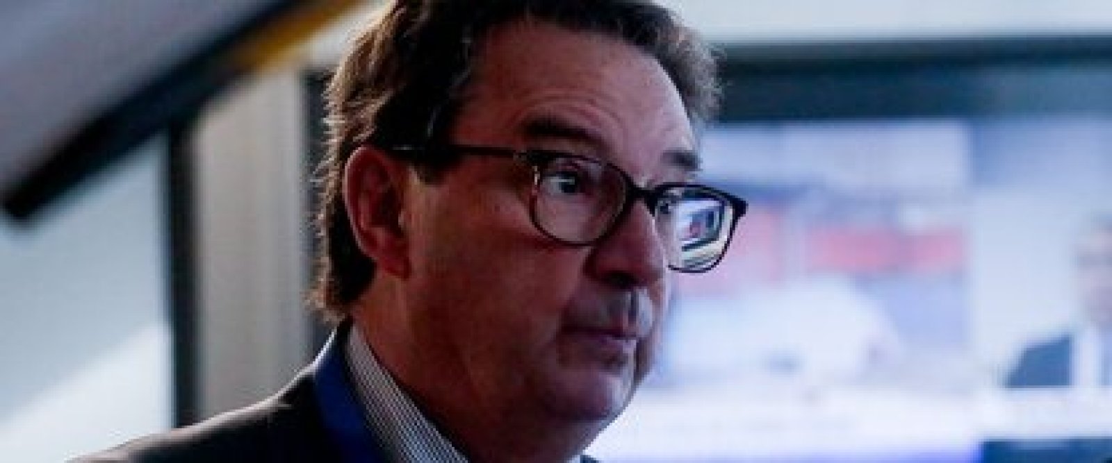 Está en Hawái: Critican a ministro de Defenda por no conducir a FF.AA. durante emergencia