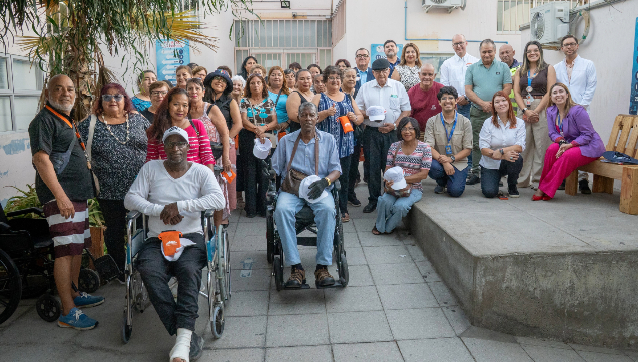 /minera-sierra-gorda-scm-entrega-mas-de-700-lentes-opticos-en-mejillones